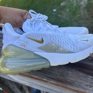 Nike 270
Silver & gold accent